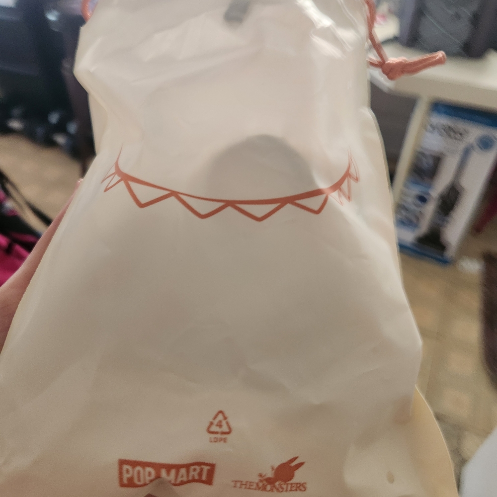 Dada Labubu with Camera Accessory - Picture 13 of 16